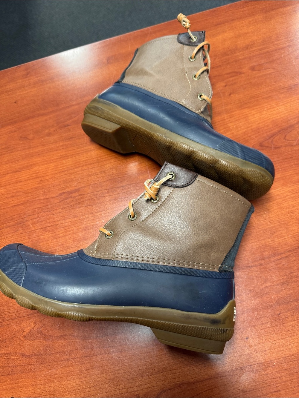 Sperry boots size 9.5 // 101055